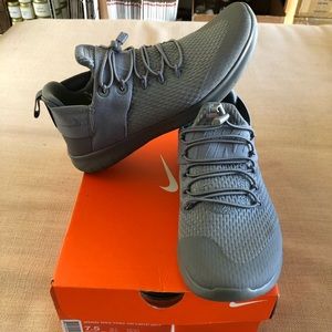 Wmns Nike Free Rn Cmtr - Size 7.5